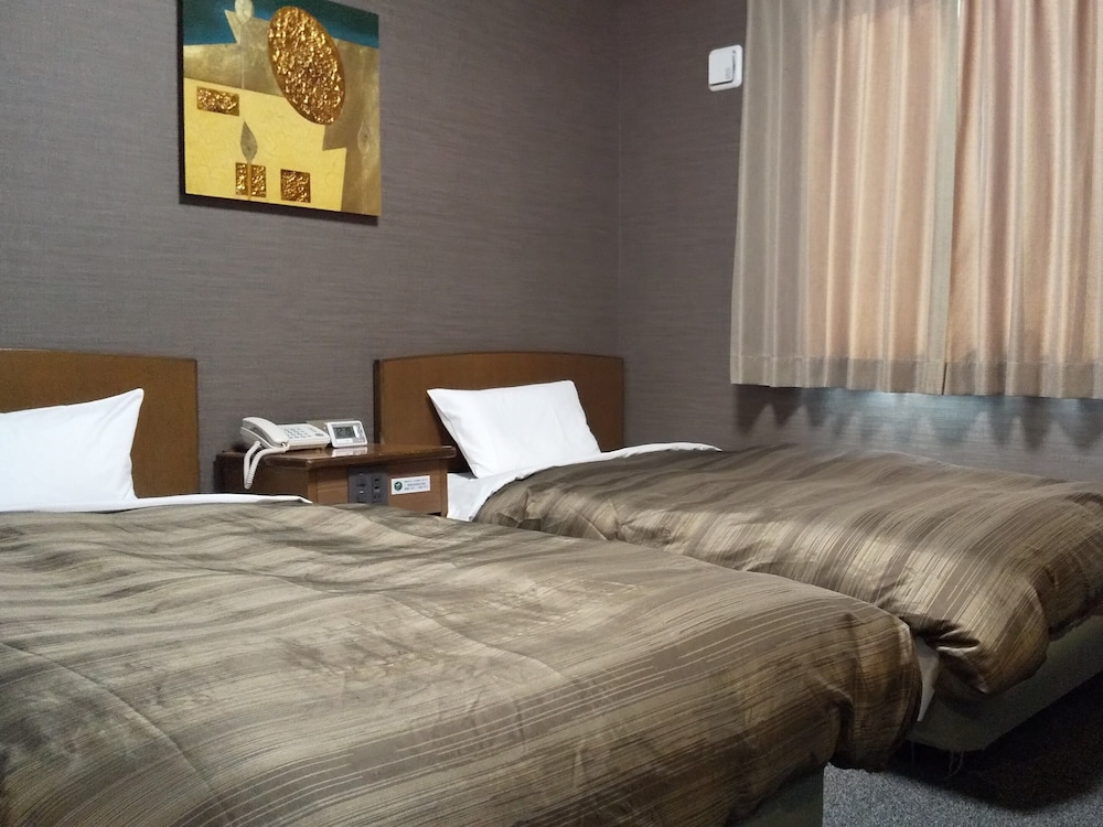 ツインルームシングルサイズベッド 2 台喫煙可 | ホテルルートイン津駅南 - 国道 23 号 -