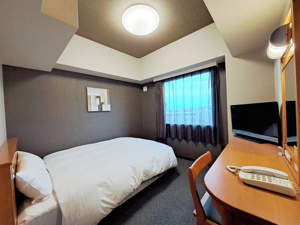 ルーム ダブルベッド 1 台 喫煙可 客室2 | ホテルルートイン新庄駅前