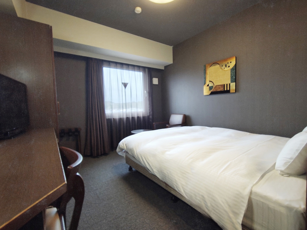 本館 ダブルルーム 喫煙可（ベッド幅160cm） 客室1 | ホテルルートインいわき泉駅前