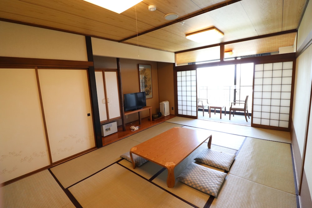 和室 12畳 客室1 | 十勝幕別温泉 グランヴィリオホテル - ルートインホテルズ -
