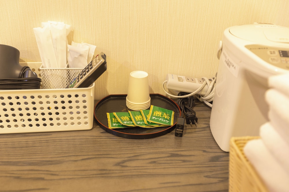 洋室 ５人部屋 禁煙 (ホテルの１階にございます）(お子様(6-11歳)の添い寝料金は1名1泊1500円となります) 客室7 | Miro Hotel 道頓堀