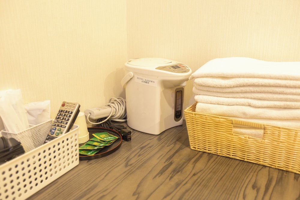 洋室 ５人部屋 禁煙 (ホテルの１階にございます）(お子様(6-11歳)の添い寝料金は1名1泊1500円となります) 客室12 | Miro Hotel 道頓堀