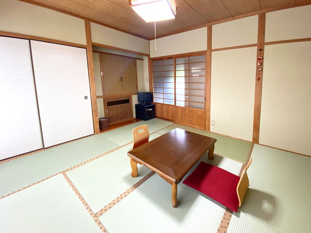 和室8畳 共用バスルーム 客室6 | 蓮輪イン