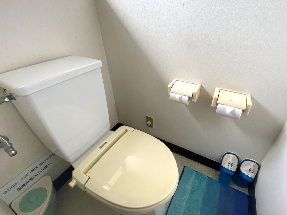 和室 7.5畳　共用バスルーム 客室1 | 蓮輪イン