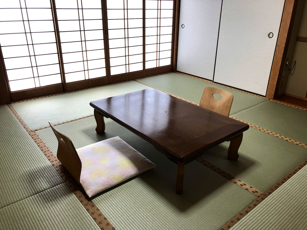 和室8畳 共用バスルーム 客室4 | 蓮輪イン