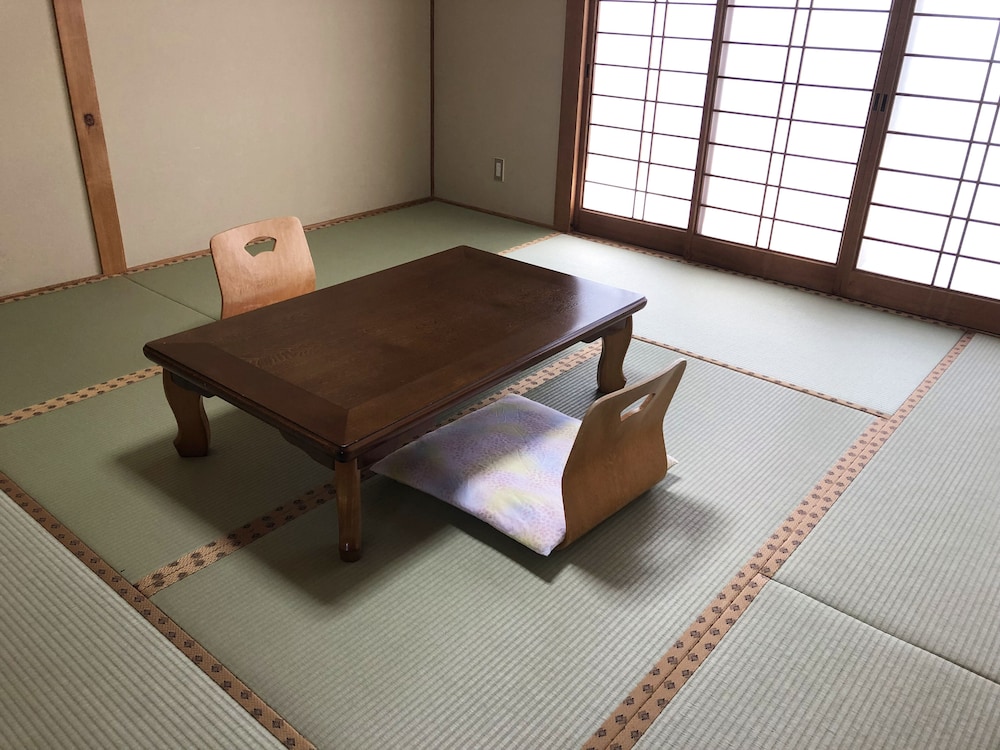 和室8畳 共用バスルーム 客室3 | 蓮輪イン