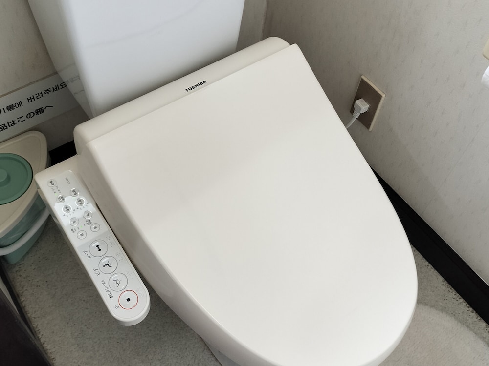 和室 7.5畳　共用バスルーム 客室4 | 蓮輪イン