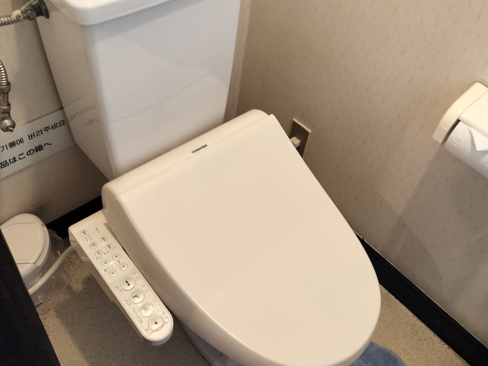 和室8畳 共用バスルーム 客室8 | 蓮輪イン