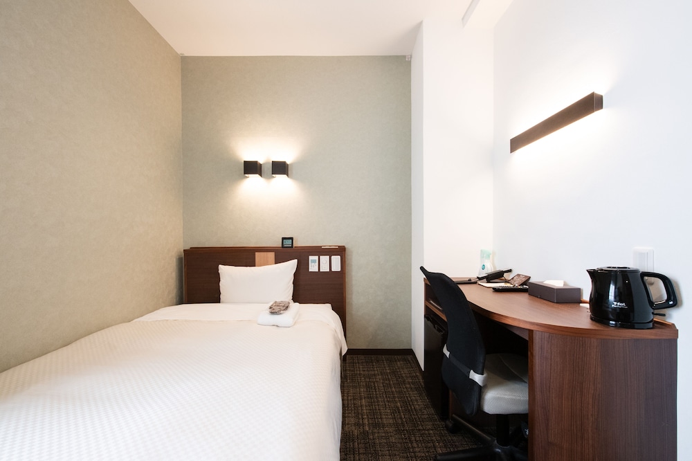 ベーシック ダブルルーム ダブルベッド 1 台 禁煙 冷蔵庫 客室4 | 上野ファーストシティホテル