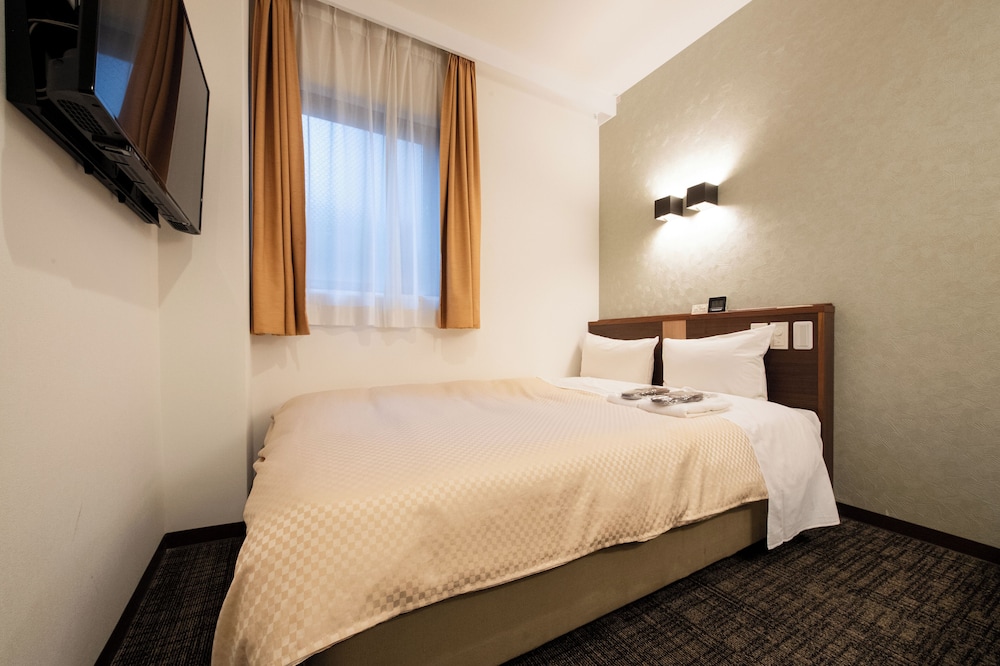 ベーシック ダブルルーム ダブルベッド 1 台 禁煙 冷蔵庫 客室7 | 上野ファーストシティホテル