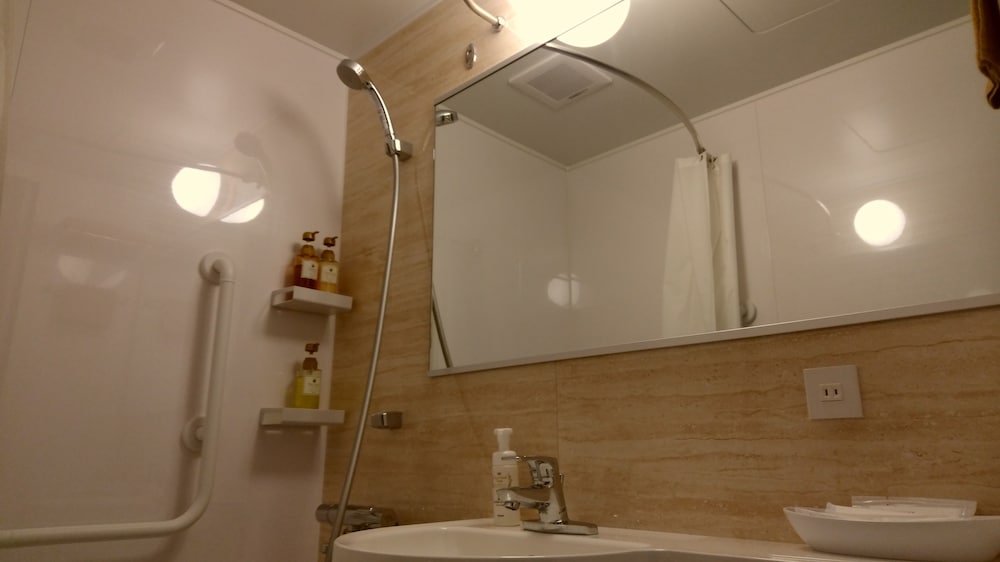 ベーシック ルーム 1 ベッドルーム 禁煙 冷蔵庫 (Semi double bed) バスルーム0 | 上野ファーストシティホテル