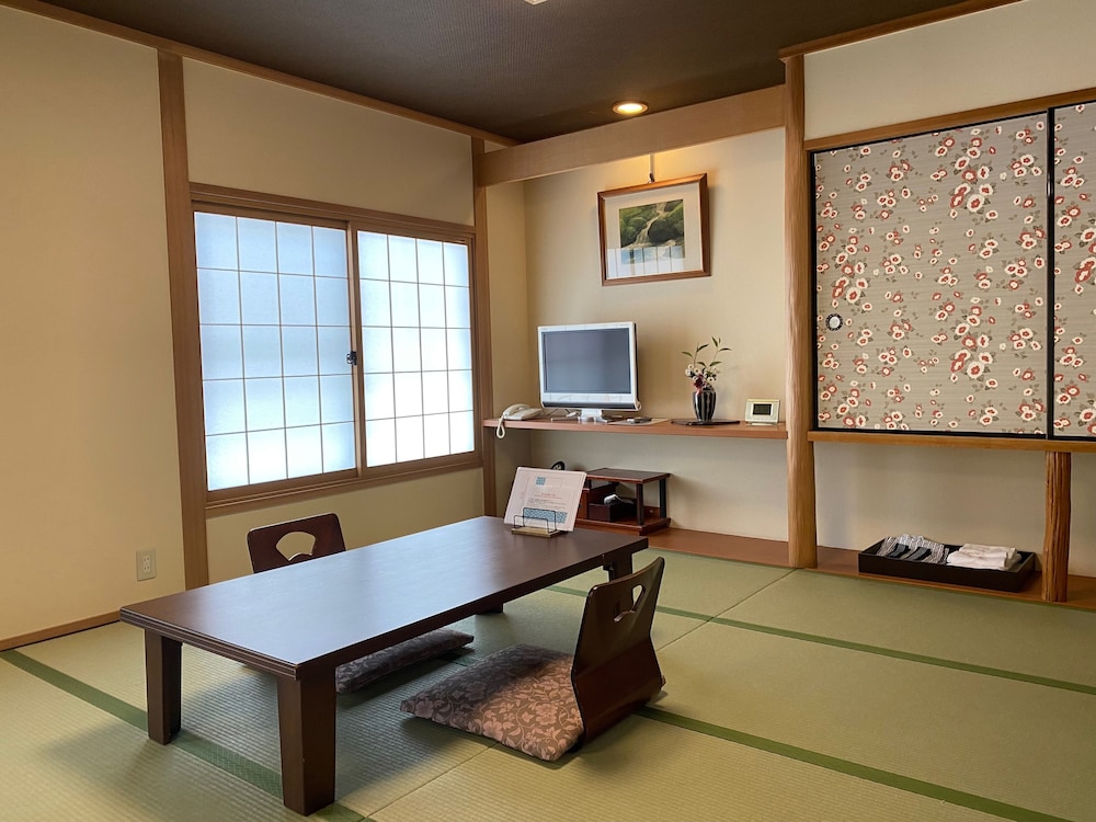 スタンダード 4 人部屋 客室1 | 旅館さわや本店