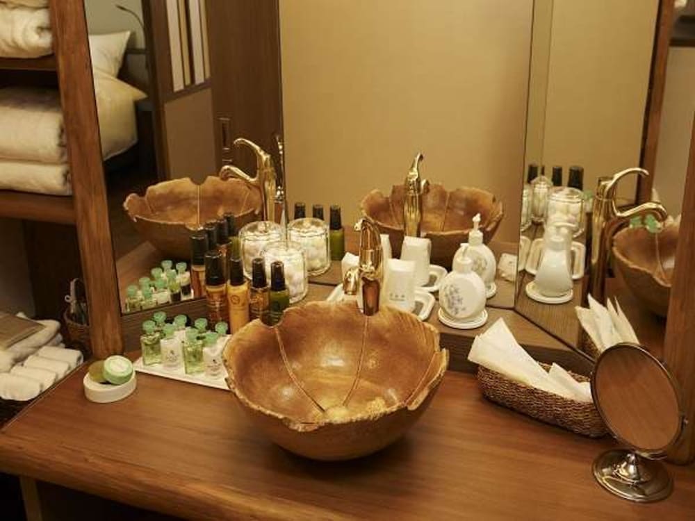 ラグジュアリー トリプルルーム 2 ベッドルーム 禁煙 専用バスルーム 客室1 | 旅館 神仙