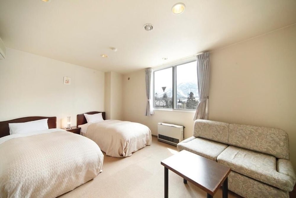 ツインルーム (バス無し) 客室4 | HOTEL 24 sweets HAKUBA