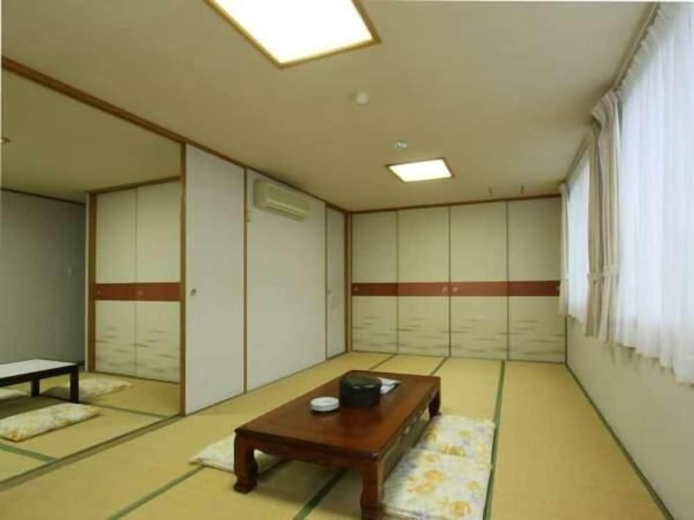 和室 8畳 + 14畳 (バス無し) 客室1 | HOTEL 24 sweets HAKUBA