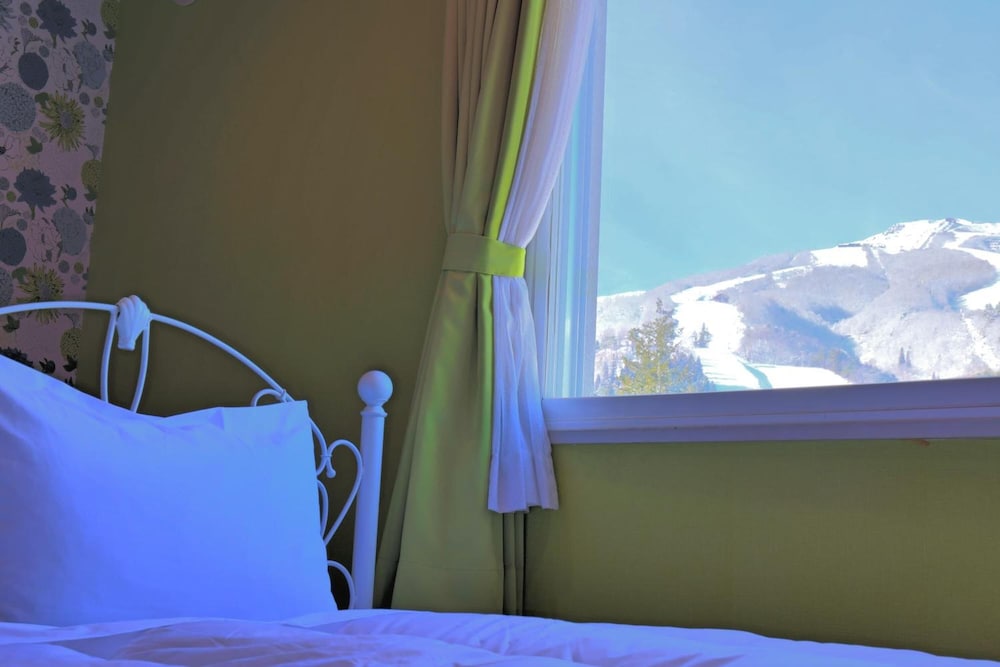 ツインルーム (バス有) 客室12 | HOTEL 24 sweets HAKUBA