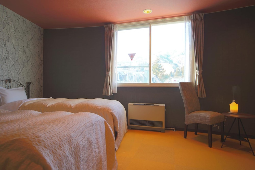 ツインルーム (バス有) 客室13 | HOTEL 24 sweets HAKUBA