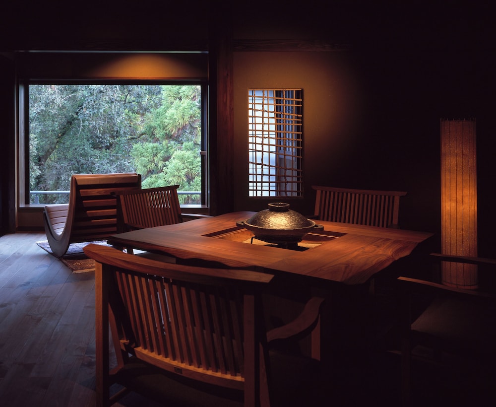 温泉掛流し露天風呂＆足湯･リビングルーム付 部屋食 (穂波) 禁煙 客室1 | 旅館 すみや亀峰菴