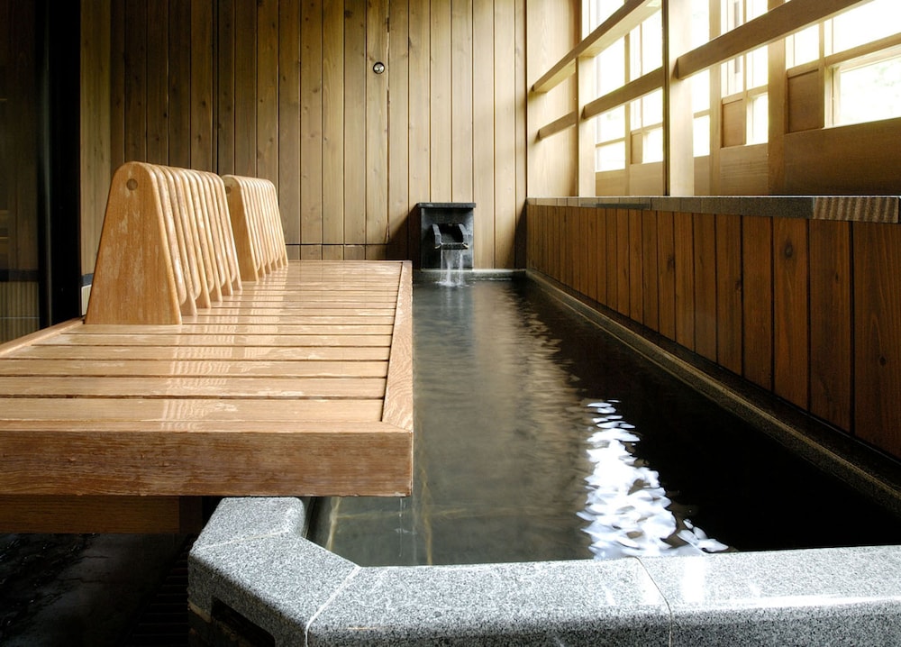 温泉掛流し露天風呂＆足湯･リビングルーム付 部屋食 (穂波) 禁煙 バスルーム1 | 旅館 すみや亀峰菴