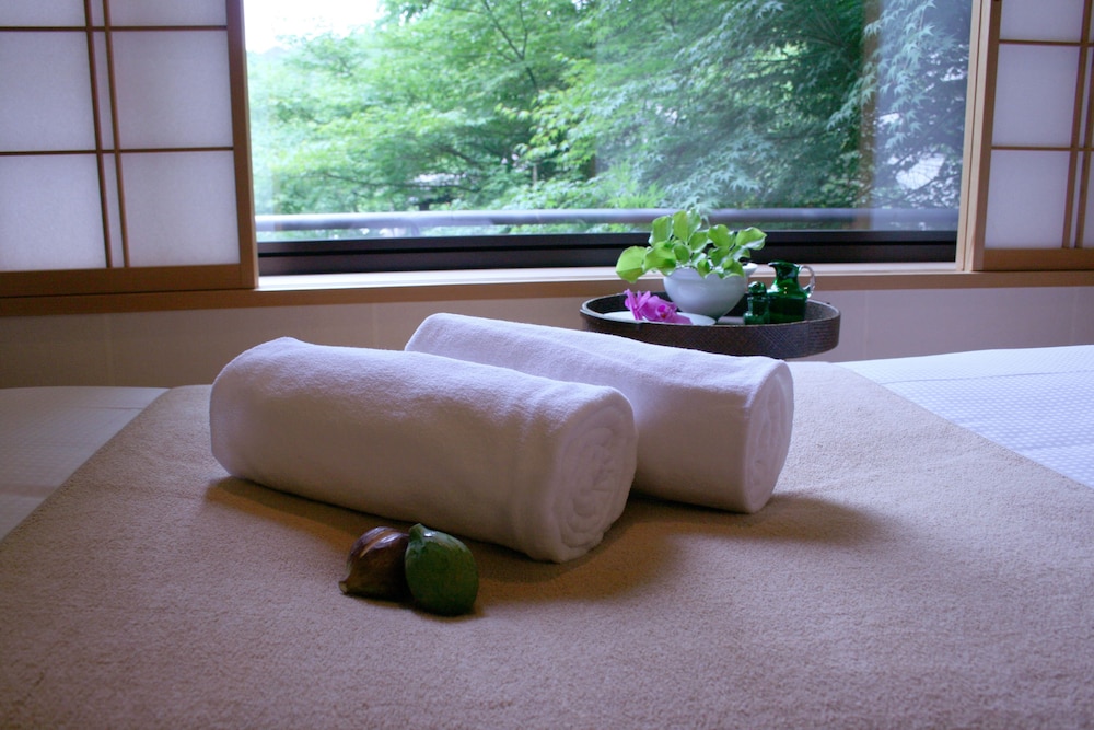 トリートメント ルーム1 | 旅館 すみや亀峰菴