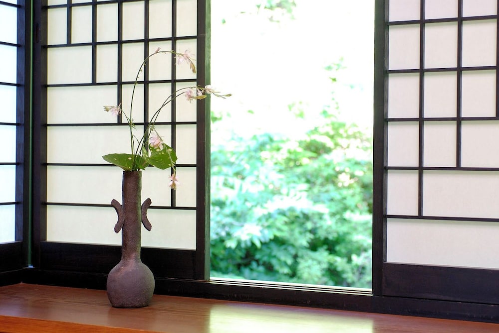 温泉掛流し露天風呂 囲まれた緑と夜空を望む 68平米 (月朧) 禁煙 客室3 | 旅館 すみや亀峰菴