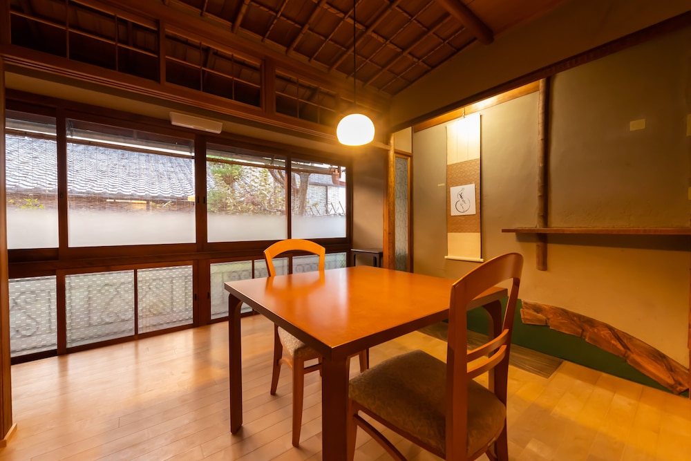 デラックス和洋室 40平米 -悠- 客室2 | 京都 料理旅宿 井筒安