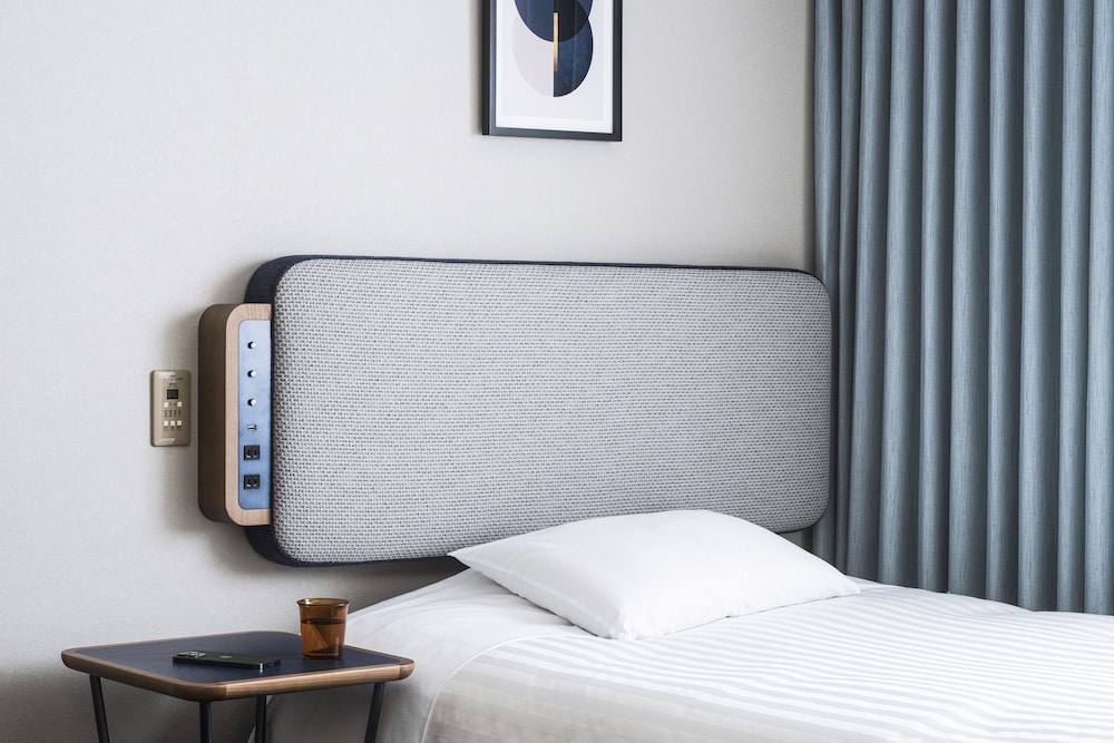 スモールダブル （ベッド幅120cm） 禁煙 客室の設備とサービス8 | ホテルスタープラザ池袋