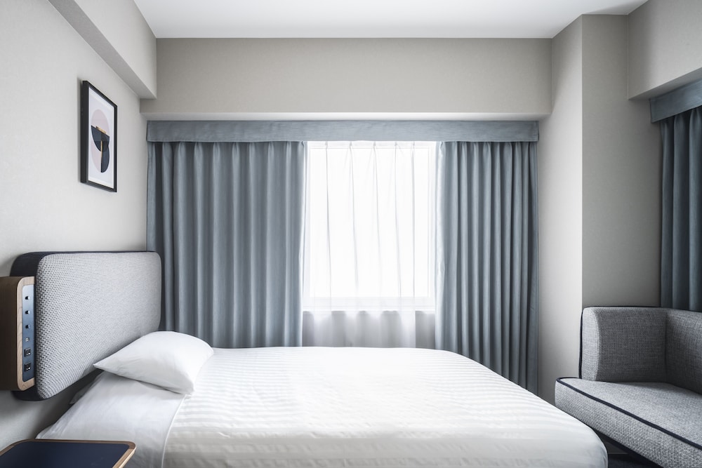 スモールダブル （ベッド幅120cm） 禁煙 客室の設備とサービス7 | ホテルスタープラザ池袋