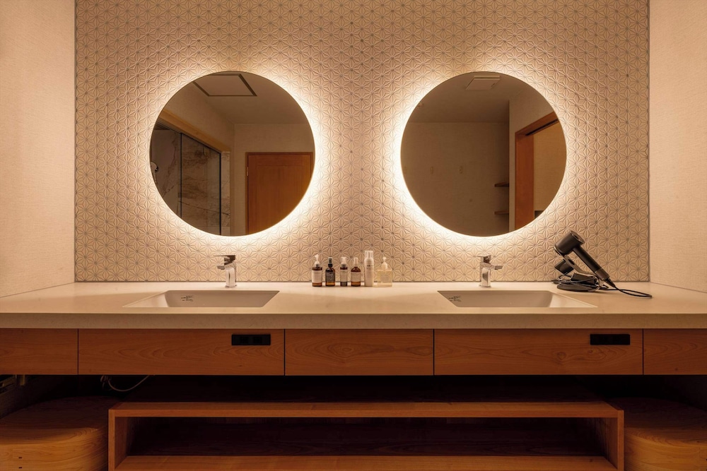 Japanese-Western style Two Bedroom with Private Bathroom Non Smoking バスルーム1 | Jinya Ryokan