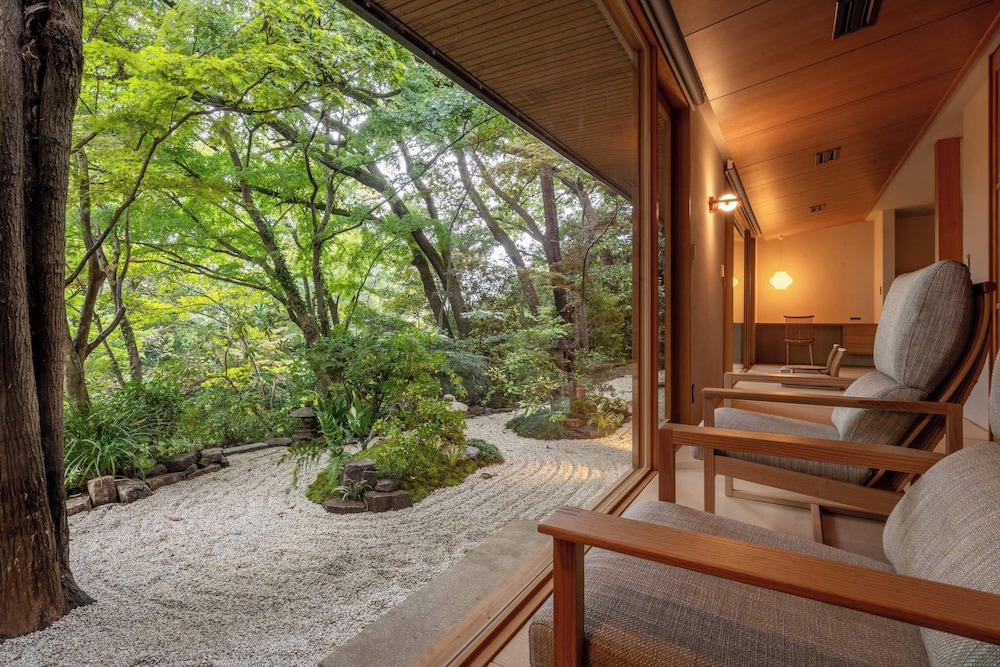 Japanese-Western style Two Bedroom with Private Bathroom Non Smoking リビング エリア1 | Jinya Ryokan