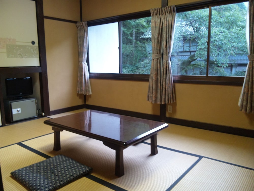 素朴な 畳の和室 客室9 | 京の民宿 大原の里