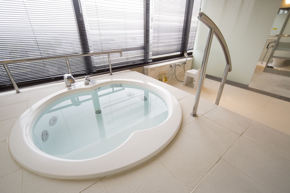 プレミアムルームジャグジー付-804号室 バスルーム1 | 菊南温泉ユウベルホテル