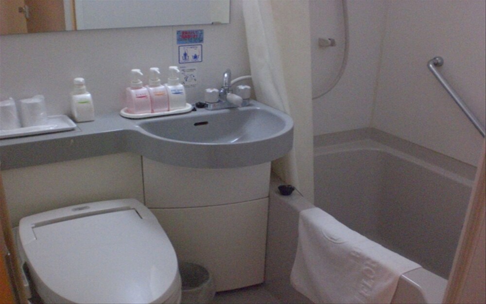 スタンダード ツインルーム 禁煙 バスルーム0 | ホテルクラウンヒルズ姫路