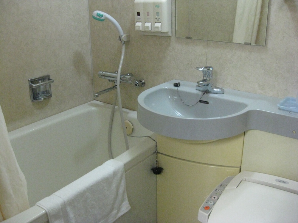 ベーシック ツインルーム シングルベッド 2 台 禁煙 バスルームのシンク0 | 東京ビジネスホテル