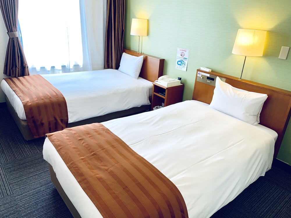 スタンダード ツインルーム シングルベッド 2 台 禁煙 客室1 | 東京 プラザ ホテル