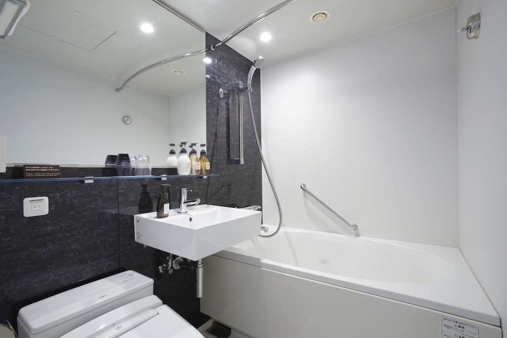 ベーシック ダブルルーム バスルーム0 | 高松パークホテル