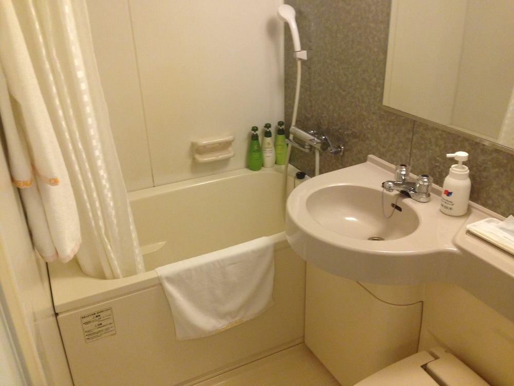 ベーシック ダブルルーム ダブルベッド 1 台 禁煙 バスルームの設備0 | ホテルブライオン那覇