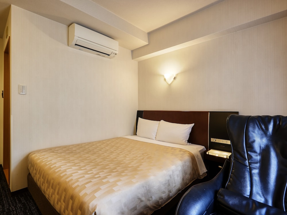 ベーシック ダブルルーム ダブルベッド 1 台 禁煙 客室2 | ホテルブライオン那覇