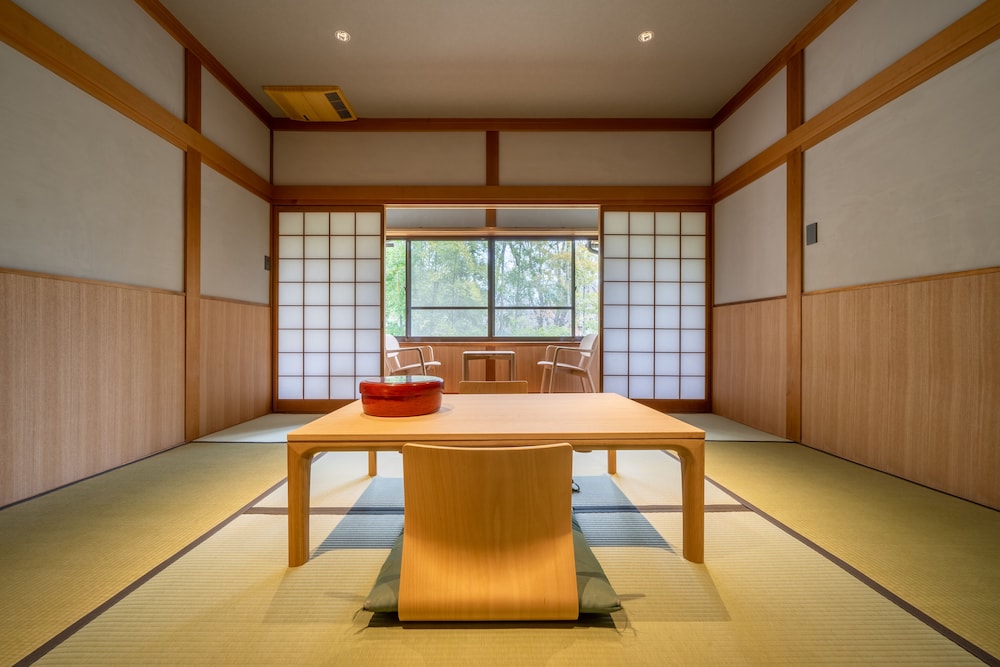 スーペリア ルーム 禁煙 客室1 | 旅館やまざき