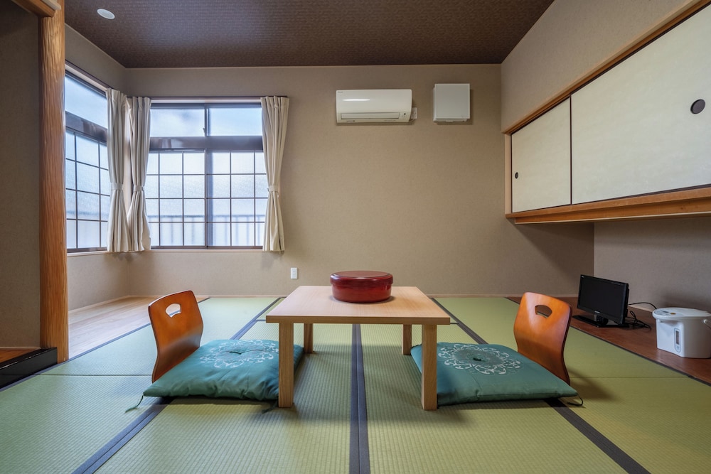 スタンダードルーム 共有バストイレ 禁煙 | 旅館やまざき