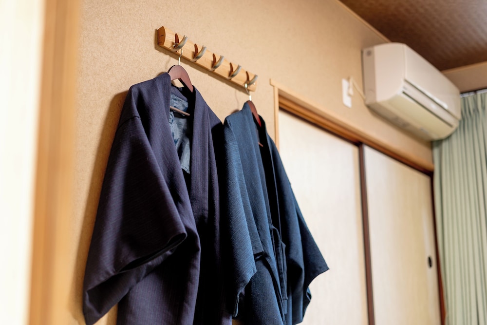 コンパクトルーム 共有バストイレ 禁煙 客室1 | 旅館やまざき