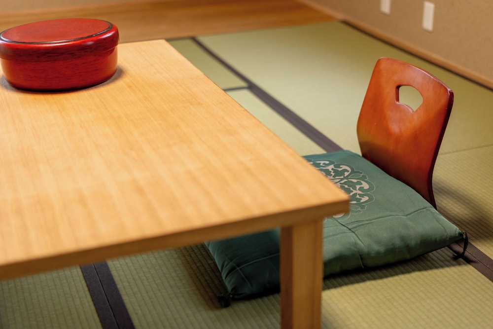 コンパクトルーム 共有バストイレ 禁煙 客室3 | 旅館やまざき