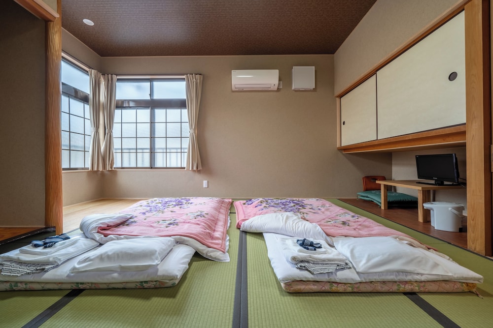 スタンダードルーム 共有バストイレ 禁煙 客室4 | 旅館やまざき