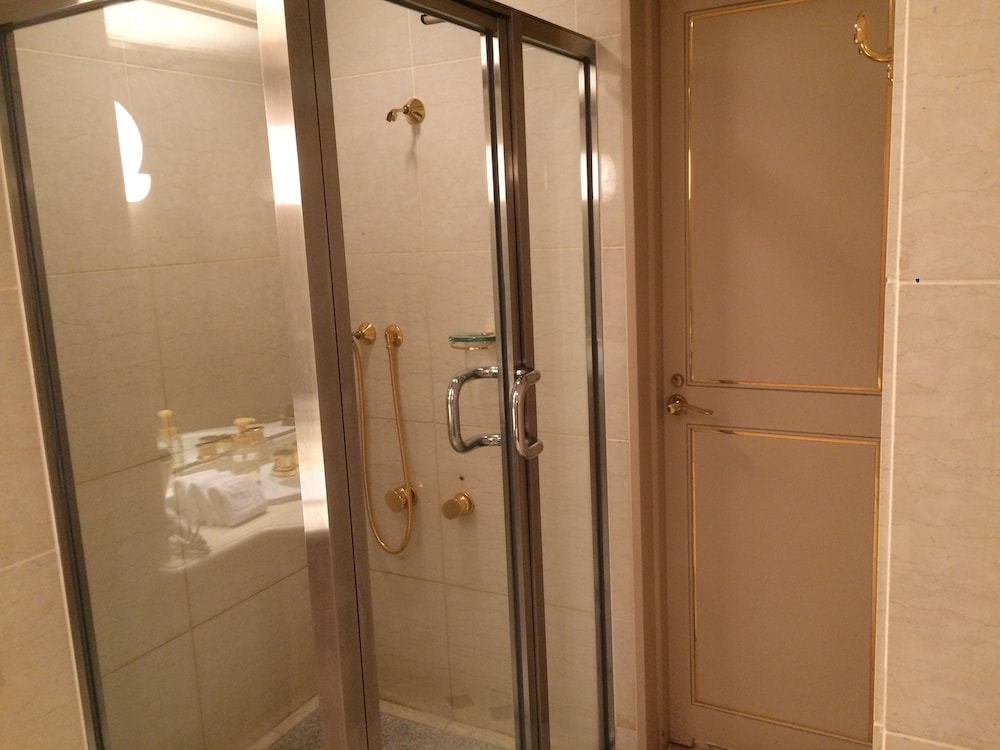 スイート 禁煙 バスルームのシャワー0 | リーガロイヤルホテル新居浜