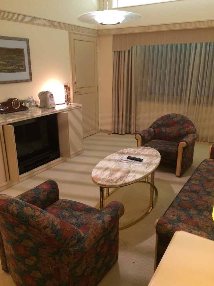 スイート 禁煙 リビング エリア0 | リーガロイヤルホテル新居浜