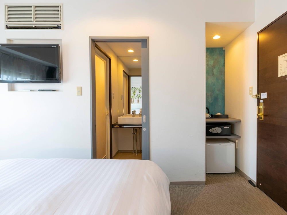 スタンダード ルーム クイーンベッド 1 台 禁煙 客室4 | コンフォートイン那覇泊港