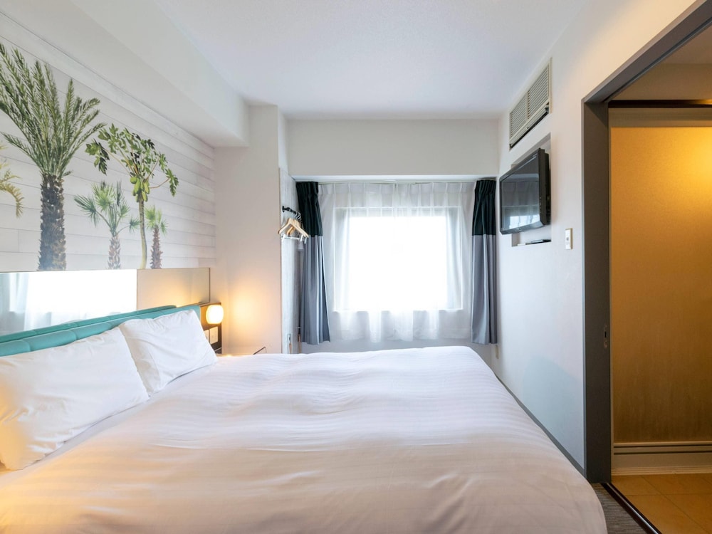 スタンダード ルーム クイーンベッド 1 台 禁煙 客室1 | コンフォートイン那覇泊港