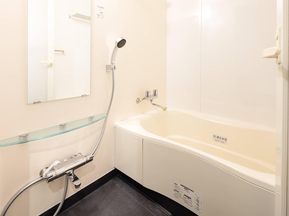 スタンダード ルーム クイーンベッド 1 台 禁煙 バスルーム0 | コンフォートイン那覇泊港