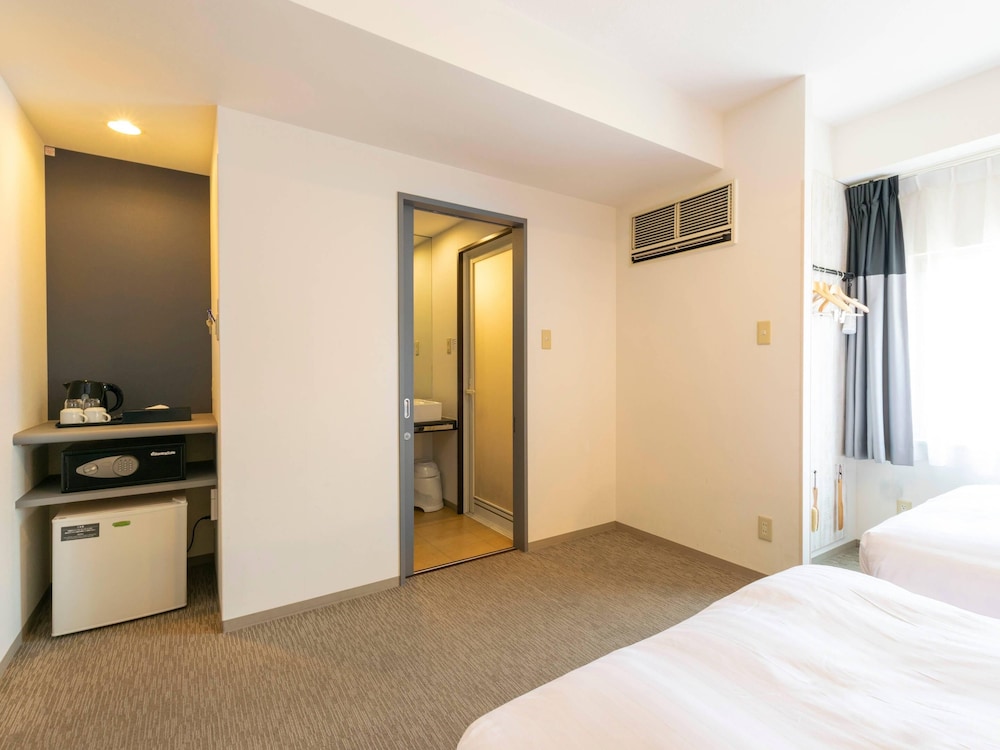 スタンダード ルーム シングルベッド 2 台 禁煙 客室3 | コンフォートイン那覇泊港