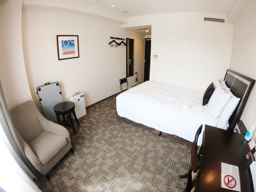 スタンダード ダブルルーム 禁煙 客室2 | ソルヴィータホテル那覇